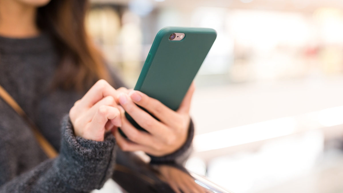 Pakistan Reduces Import Duties on Premium Smartphones for FY27